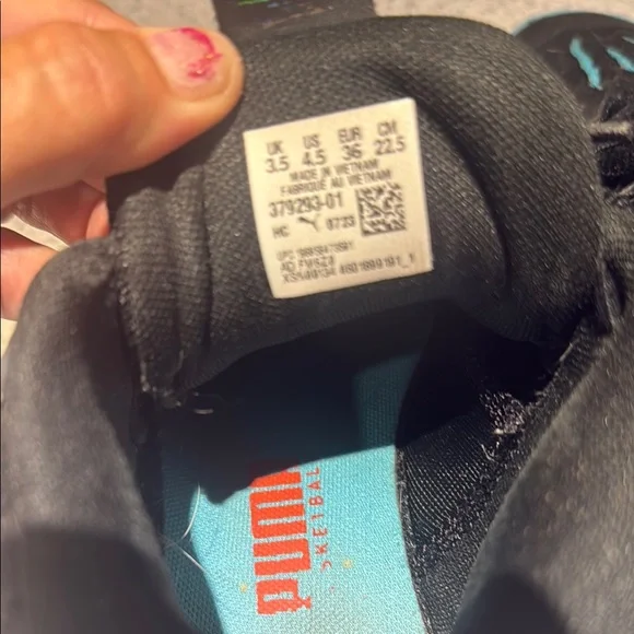 Puma Black and Blue Sneakers with Classic Design - Picture 3 of 5